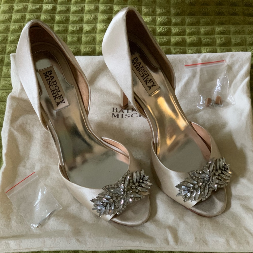 Badgley Mischka Gaiana D’Orsay Pump